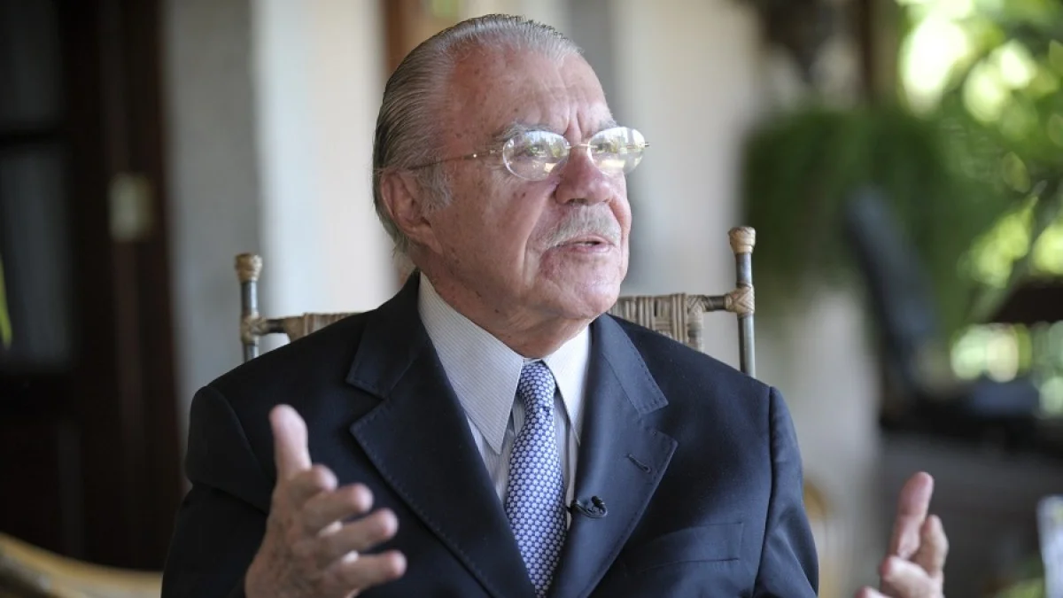 José Sarney é internado em São Luís com pneumonia