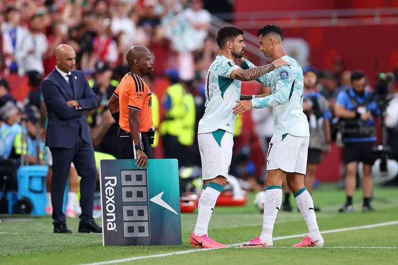 Cristiano Ronaldo pede banimento de torcedores por gritos sobre Diogo Jota
