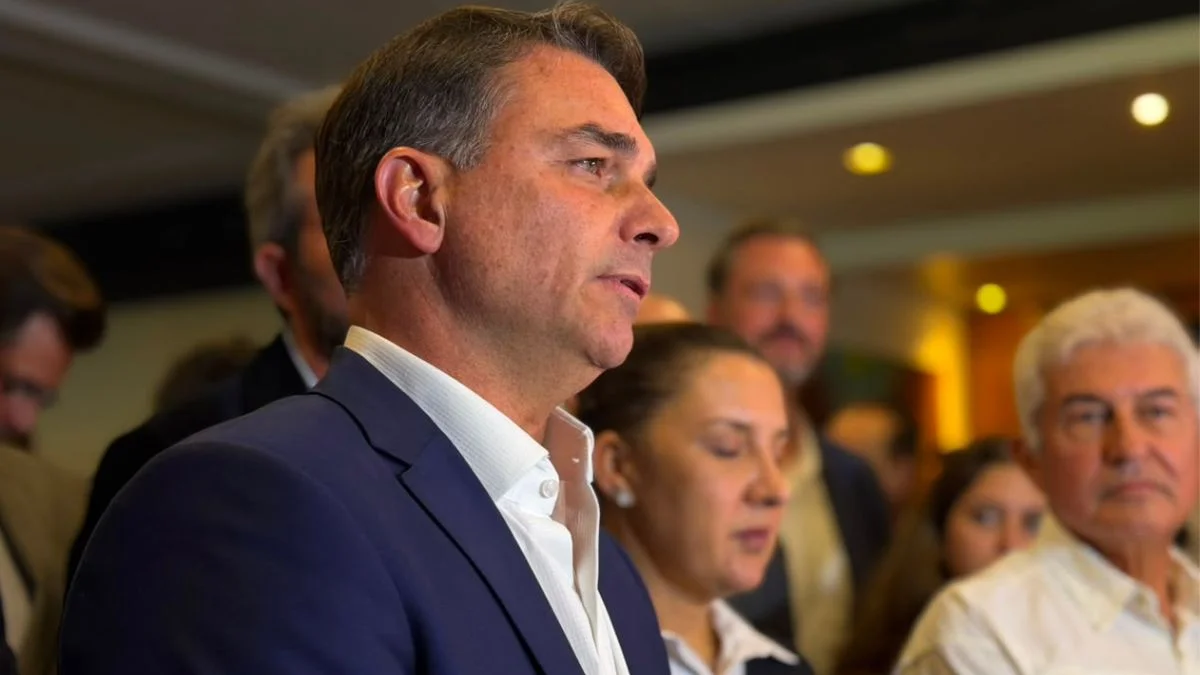 Flávio explora bets para atacar Lula e reduzir rejeição entre as mulheres
