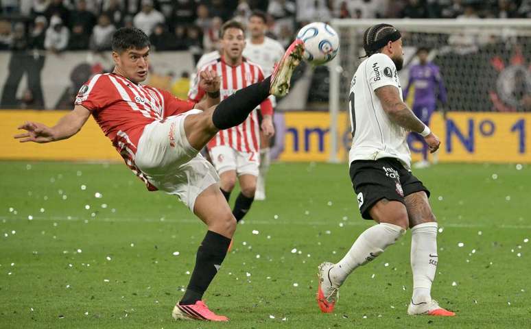 Com pênalti perdido no fim, Corinthians é eliminado da Libertadores