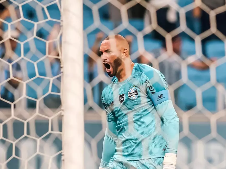 ‘Não foi para mostrar nada,’ disfarça Weverton. Mas a espetacular atuação travou o Palmeiras contra o Flamengo. Resposta a Abel. Sua saída foi pela idade