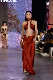 Mikaela Gomes, veterana do Metrópoles Catwalk, brilha no 3º dia de desfiles