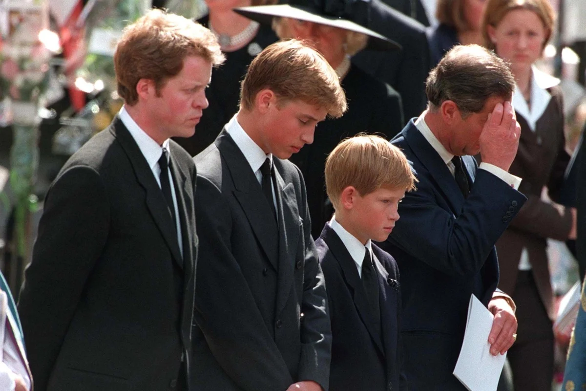 Charles parecia "muito feliz" após morte de Diana, diz irmão da princesa