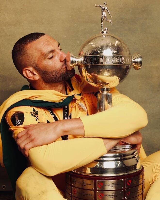 ‘Não foi para mostrar nada,’ disfarça Weverton. Mas a espetacular atuação travou o Palmeiras contra o Flamengo. Resposta a Abel. Sua saída foi pela idade