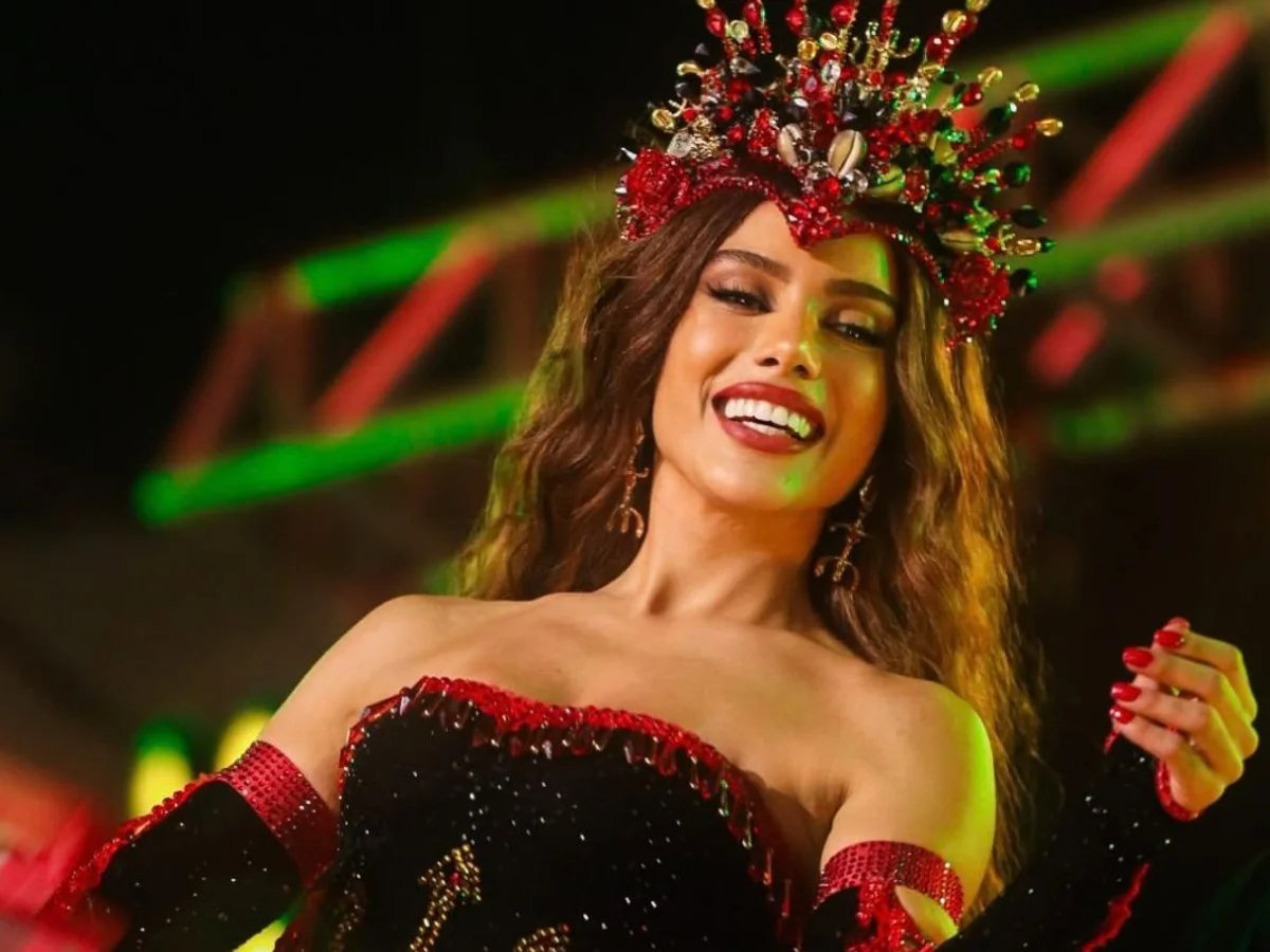 Anitta fala sobre coroação na Grande Rio: “Chorei junto com minha família”
