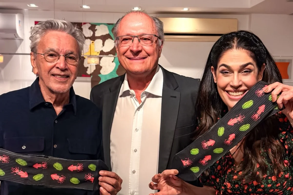 Caetano e Paula Lavigne recebem Geraldo Alckmin em apoio ao vice