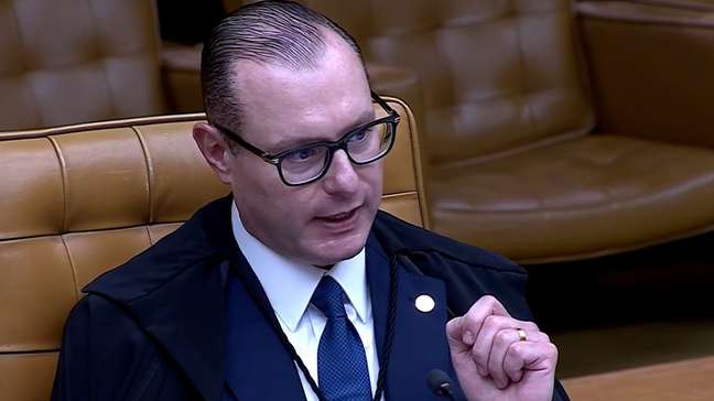 STF tem bate-bocas, placar dividido e pedido de vista de Dino em 1º julgamento sobre Moraes e Vorcaro