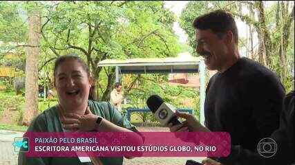 Escritora americana realizou sonho de visitar o Brasil e os estúdios Globo, no Rio