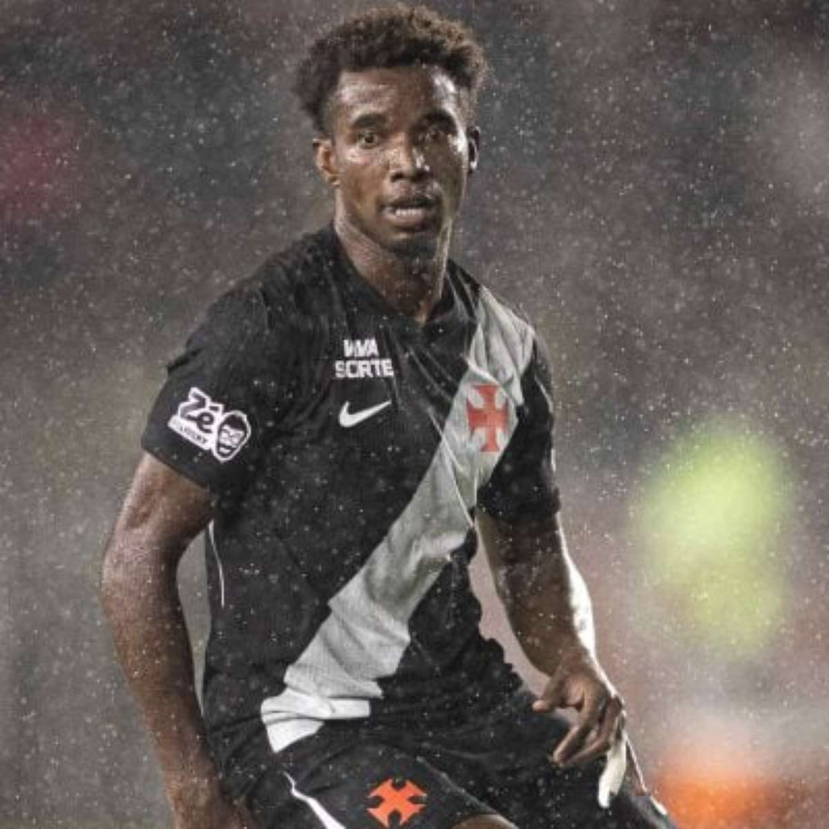 Thiago Mendes responde se pode virar ídolo do Vasco: "Virei vascaíno"