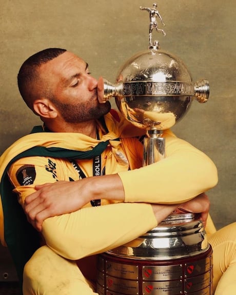 ‘Não foi para mostrar nada,’ disfarça Weverton. Mas a espetacular atuação travou o Palmeiras contra o Flamengo. Resposta a Abel. Sua saída foi pela idade