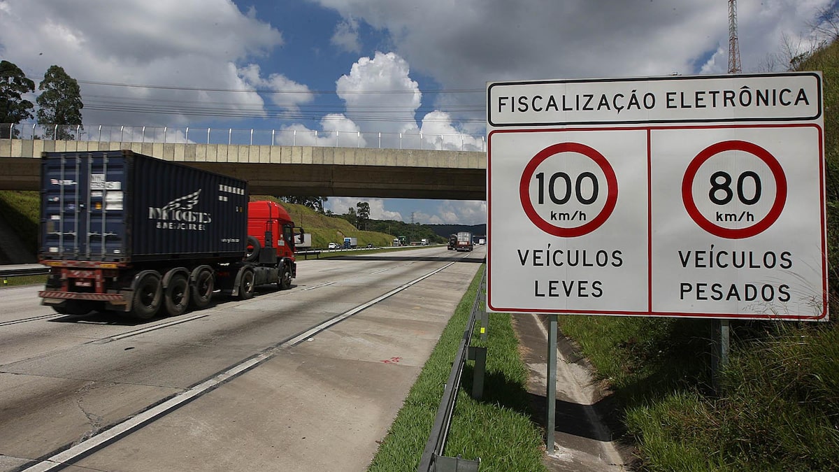 Velocidade limitada: por que os caminhões precisam respeitar limites restritos?
