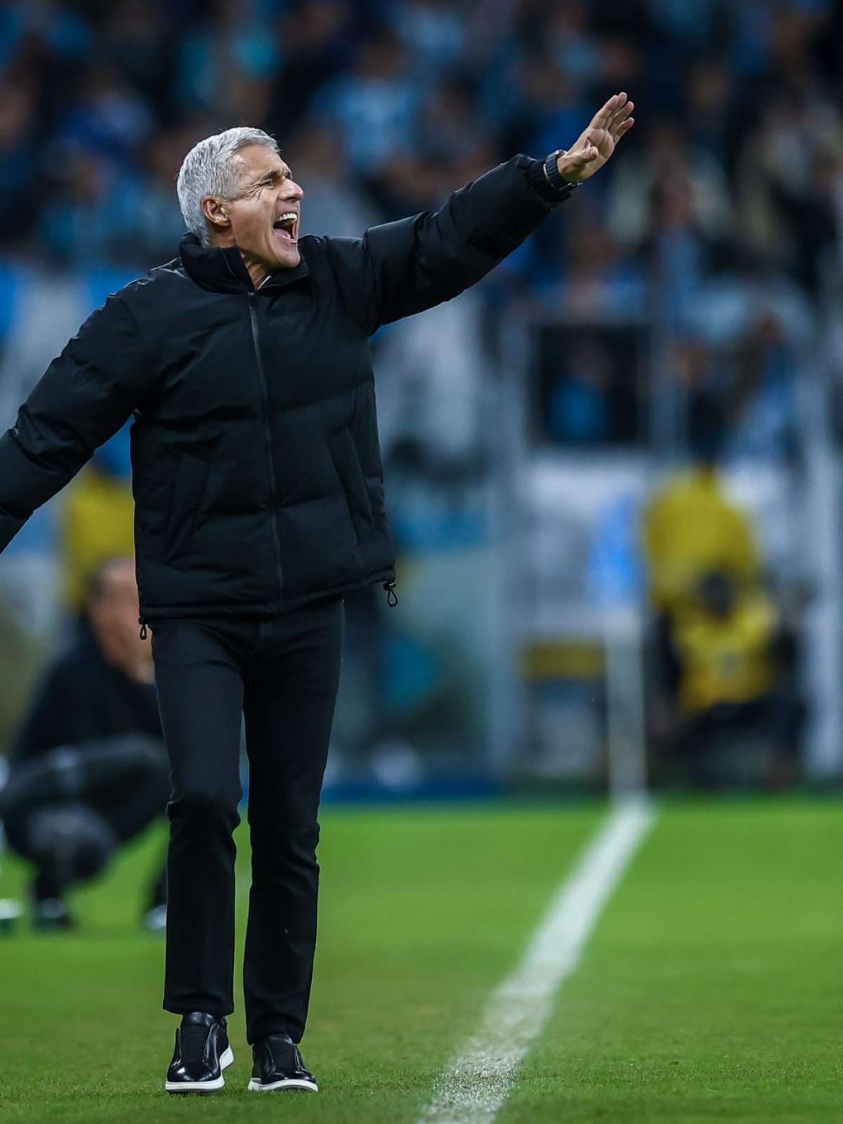Luís Castro se irrita com jornalistas em coletiva após derrota para o Vasco