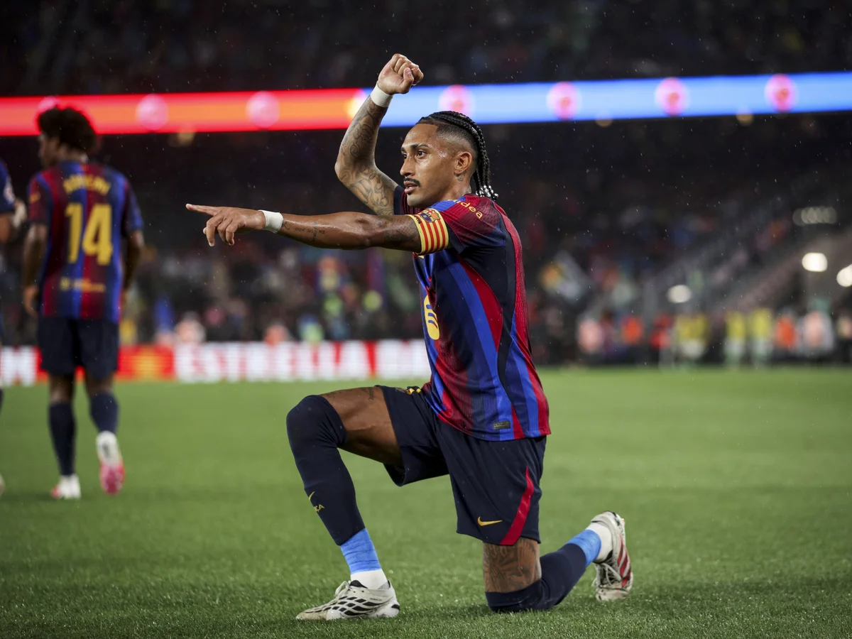 Raphinha faz melhor início de temporada da história pelo Barcelona