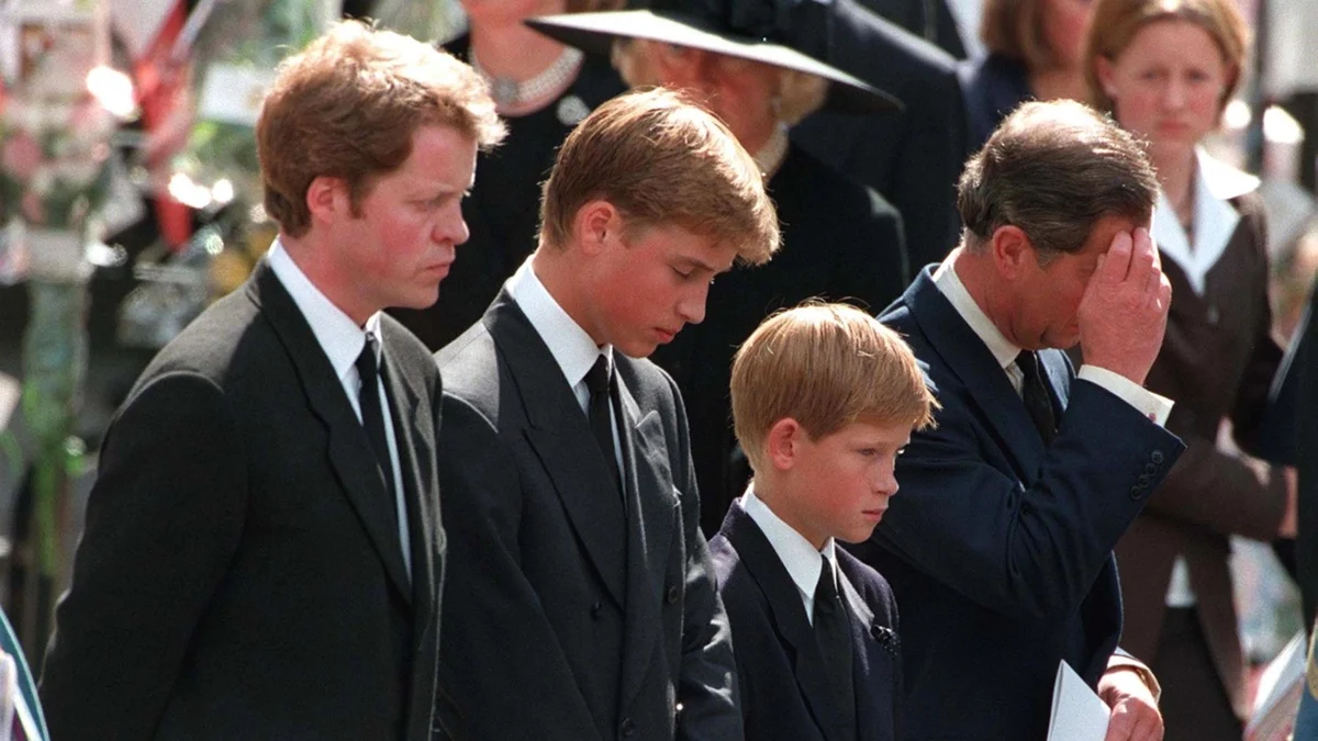 Charles parecia "muito feliz" após morte de Diana, diz irmão da princesa