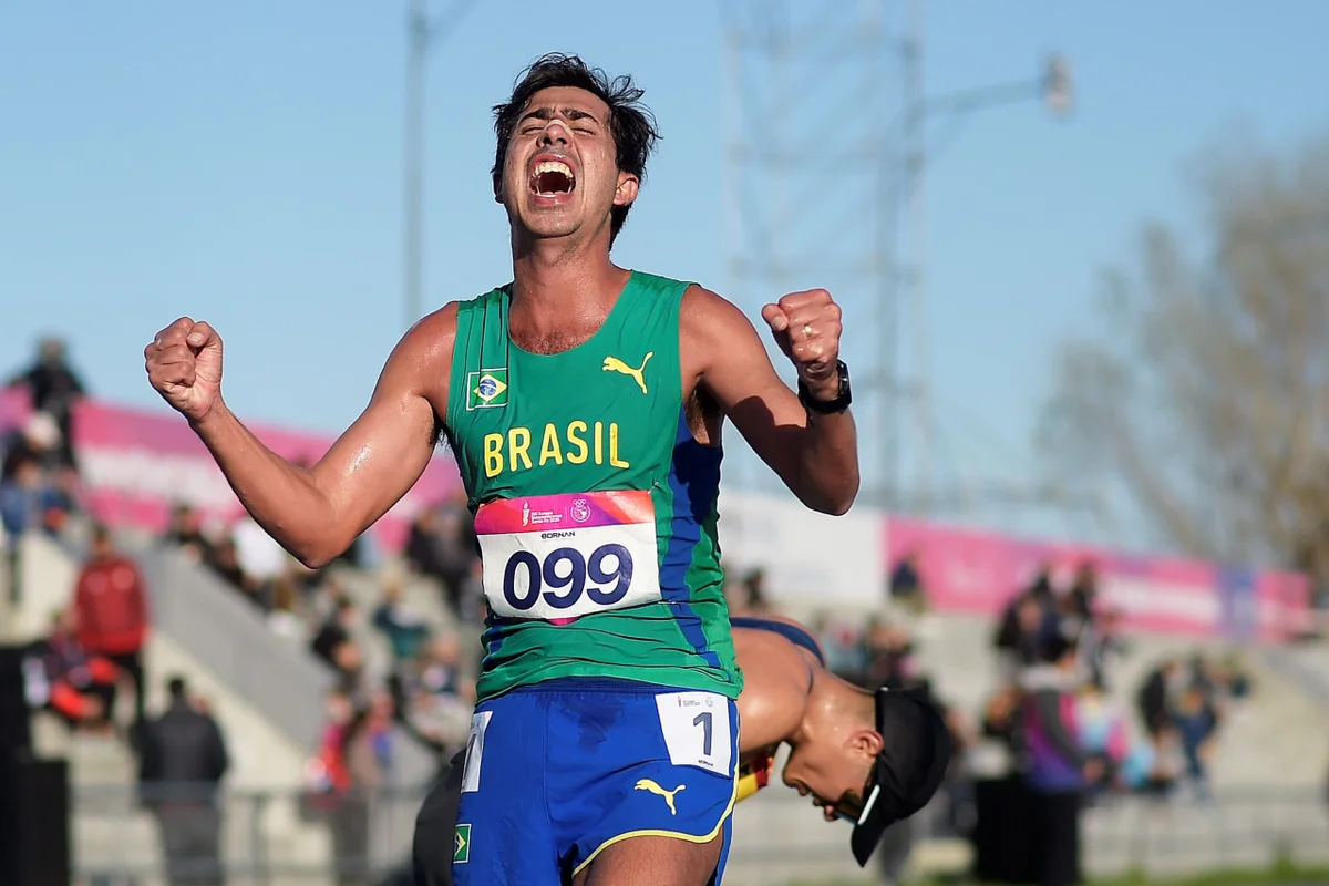 Jogos Sul-Americanos: Caio Bonfim bate recorde na marcha atlética e é ouro