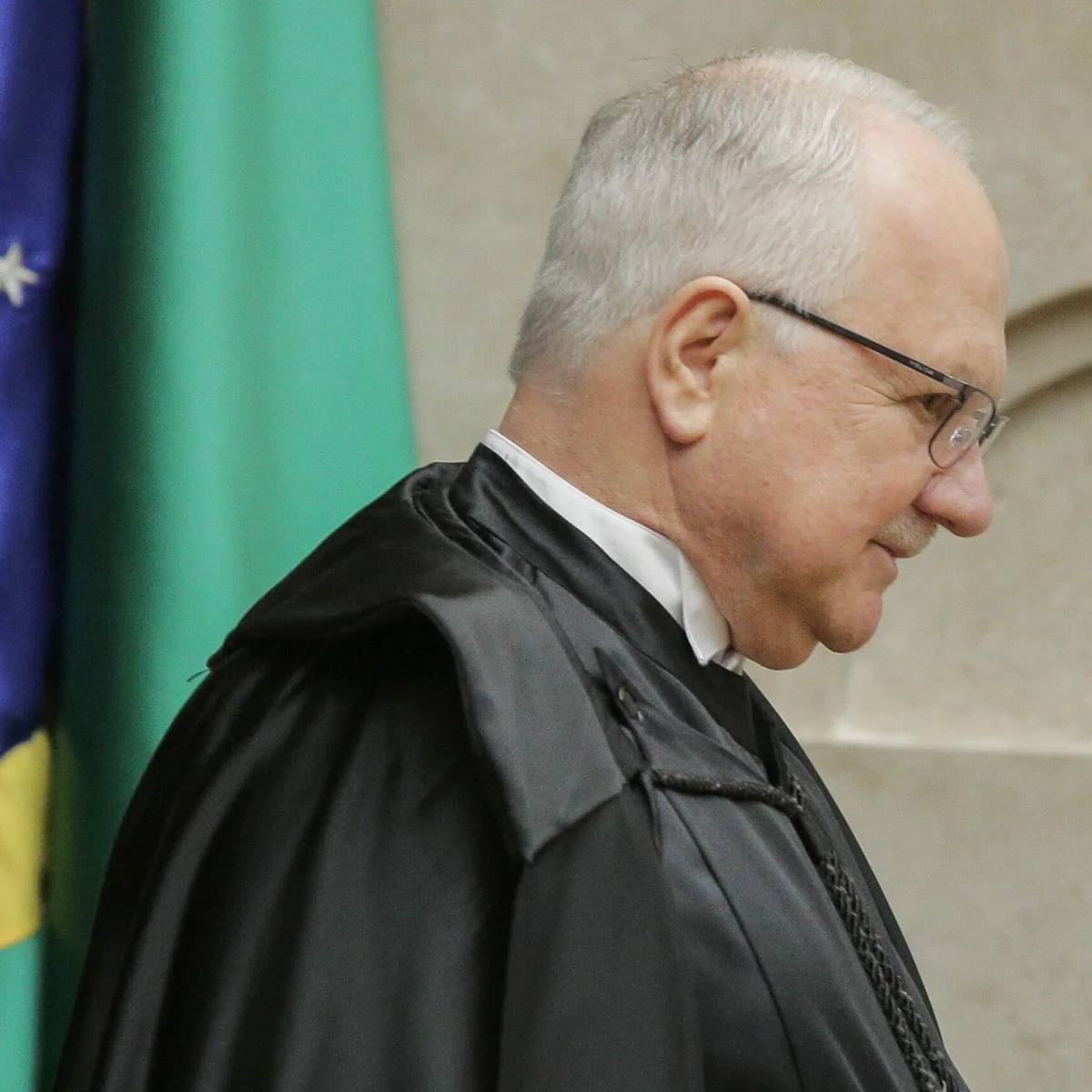 Ex-ministros, economistas e empresários assinam carta em apoio a Fachin