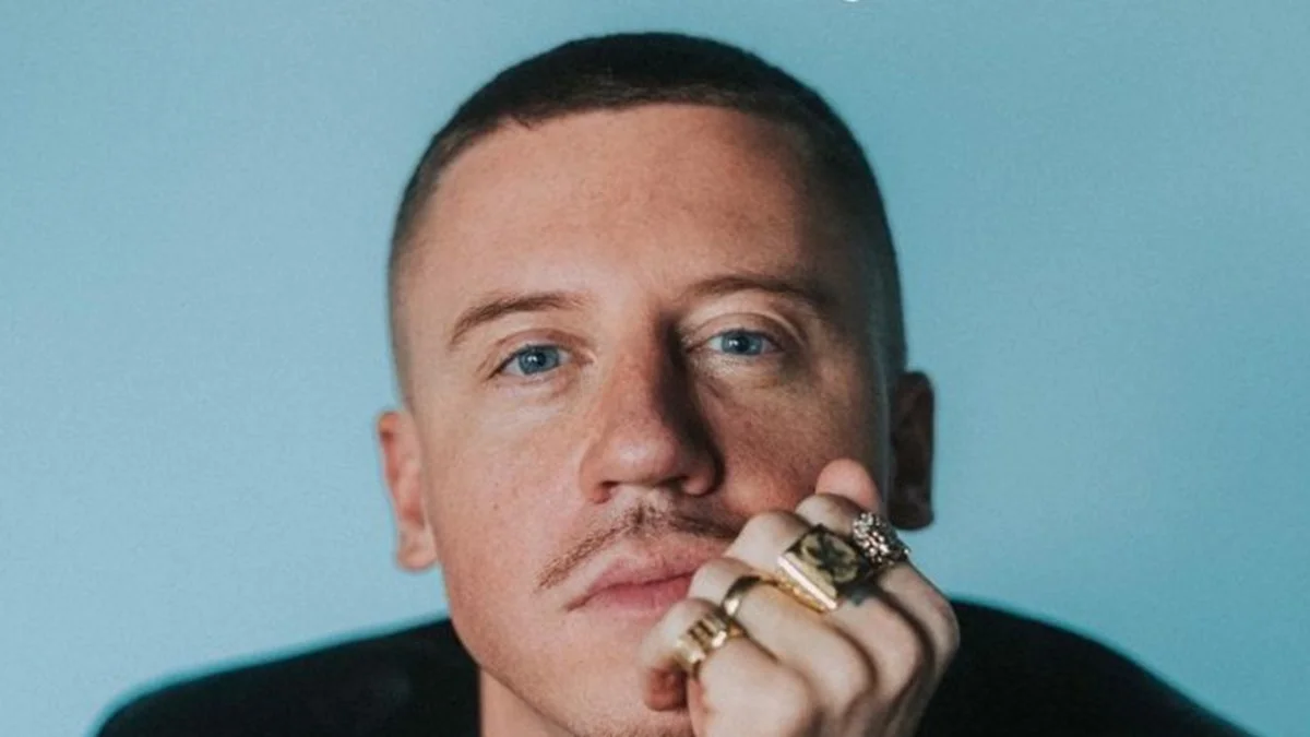 Macklemore anuncia turnê Palestina Livre após polêmica com Ed Sheeran