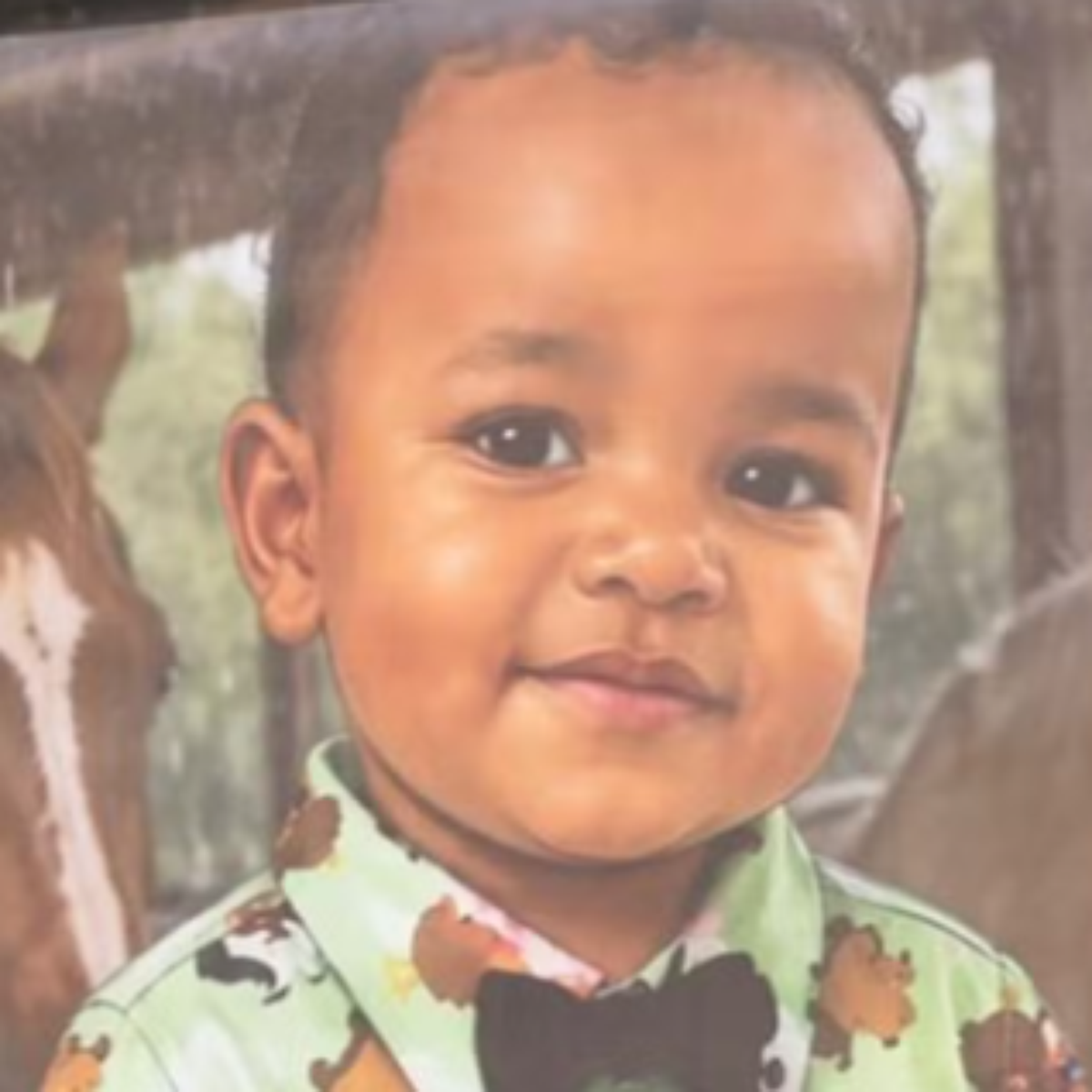 Carro invade calçada, mata menino de 2 anos e motorista é morto por moradores em Maceió