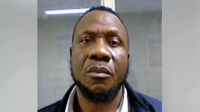 A ICE deporta ex-combatante liberiano acusado de tortura e recrutamento de crianças-soldado