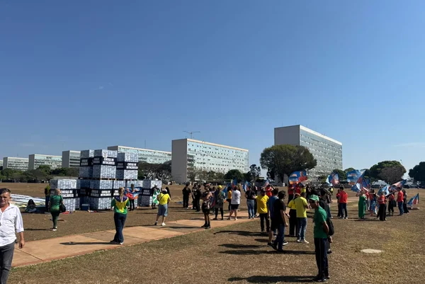 Durante ato, Bia Kicis critica atuação do STF: “Supremo hoje está em xeque” - destaque galeria