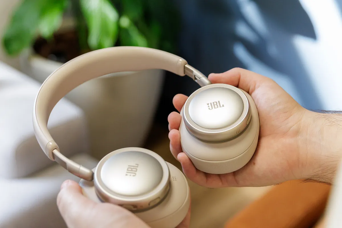 Imagem da matéria: JBL Live 780NC me deixou mal-acostumado com o cancelamento de ruído