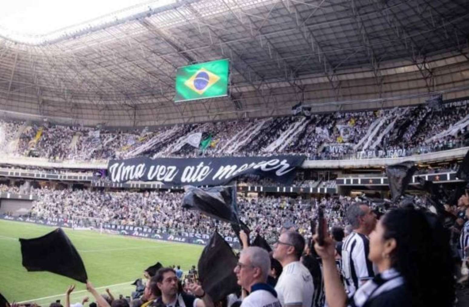 Torcida do Galo. Vaias a Neymar e aplausos para o time, que logo aos 15 segundo abriu o placar diante do Santos.