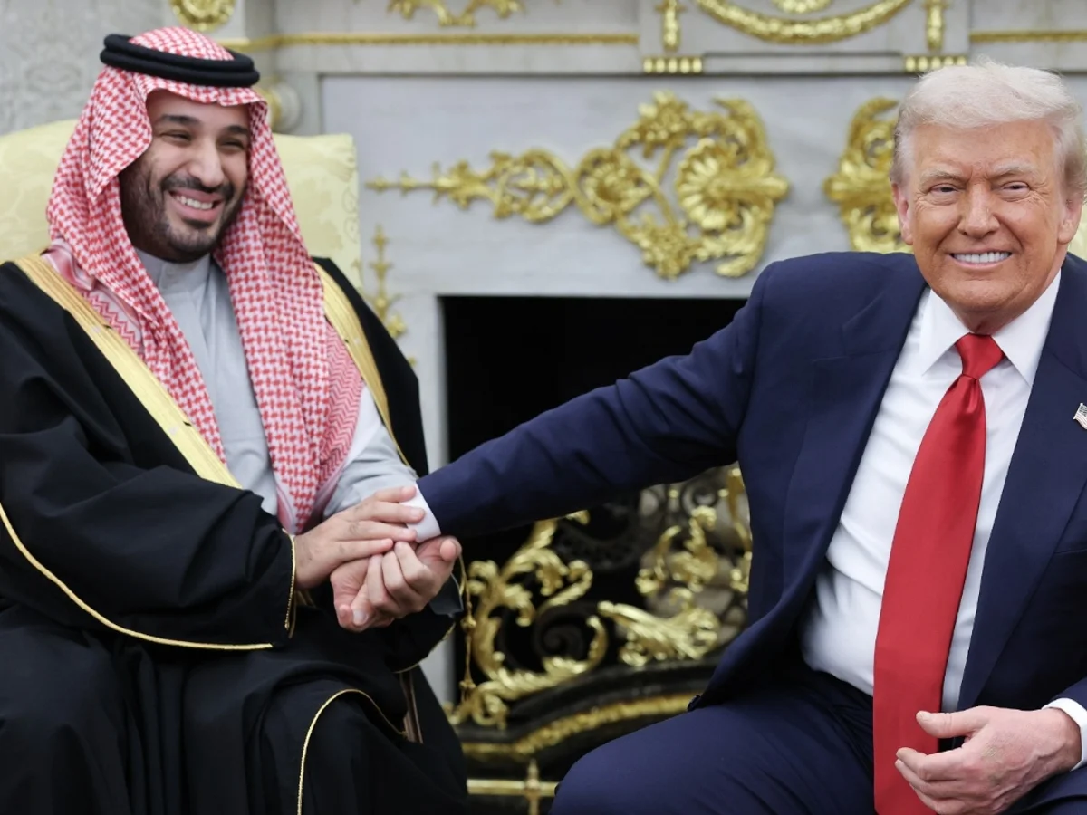 Almirante dos EUA visita príncipe da Arábia Saudita após avanço dos Houthis