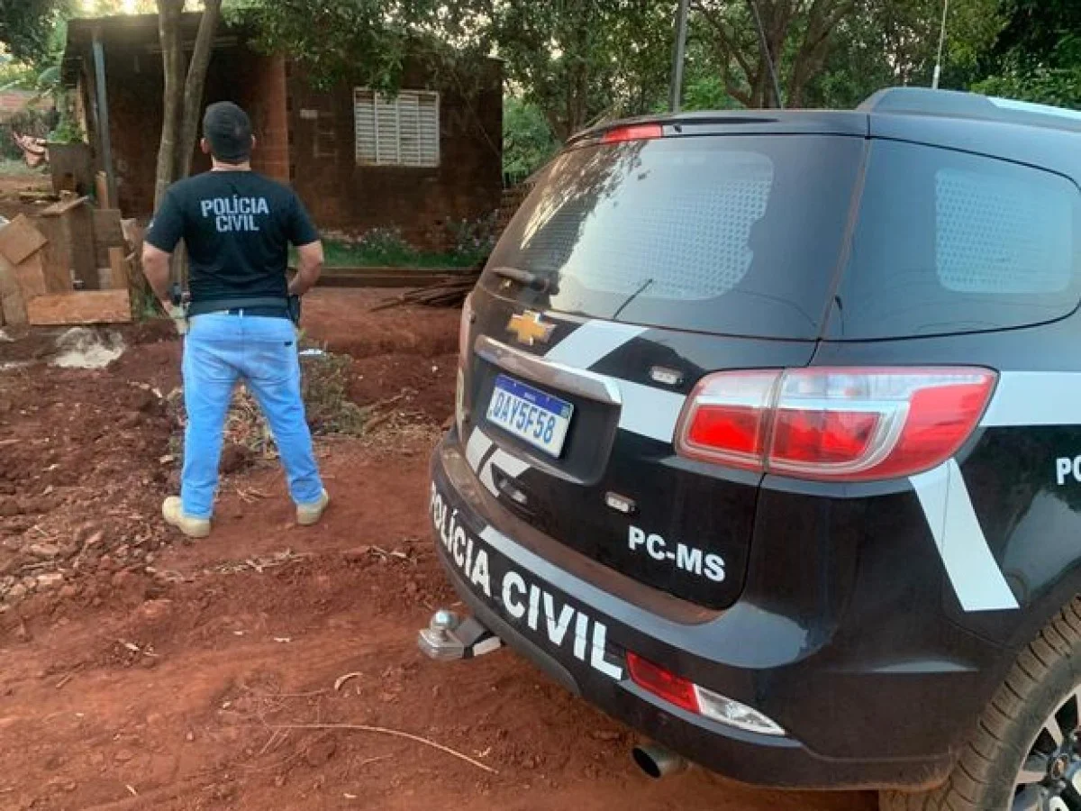 O suspeito foi preso em flagrante pela equipe policial mulher