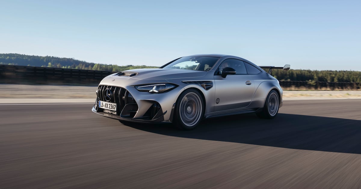 O novo Mercedes-AMG CLE 646 Spezialanfertigung é um monstro focado em pista de 475 kW
