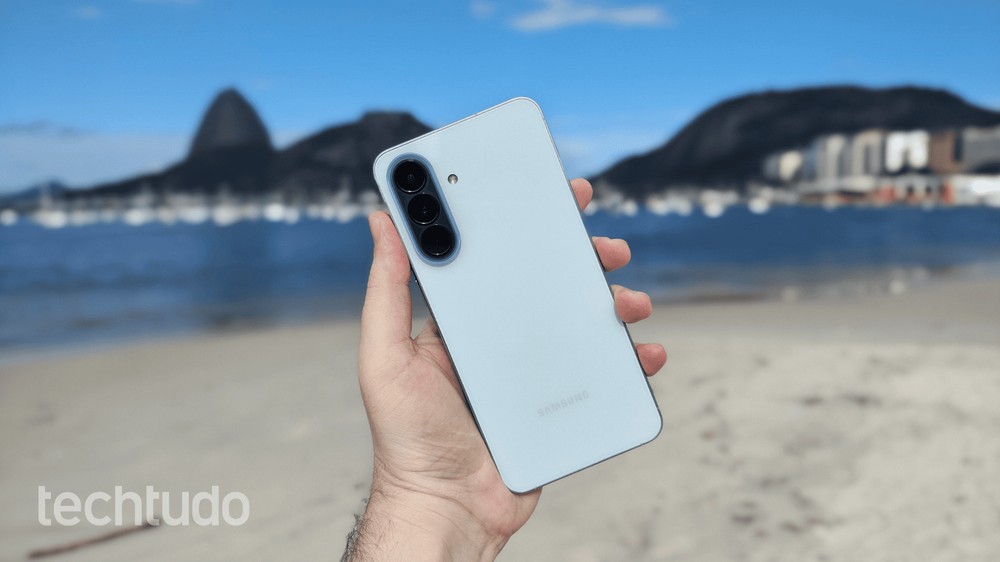 Samsung Galaxy A57 está em promoção junto com o Fit 3 — Foto: William Guido/TechTudo