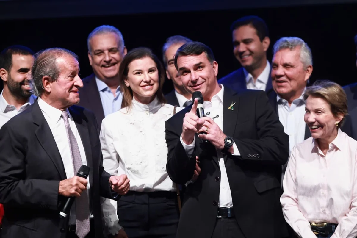 Flávio Bolsonaro (PL) anuncia vice na chapa presidencial