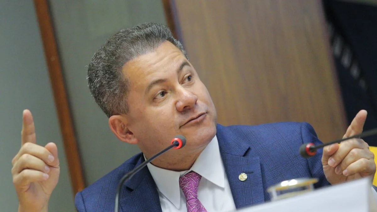 Cezinha assinou contrato para comprar 4% de instituto fundado por Mendonça