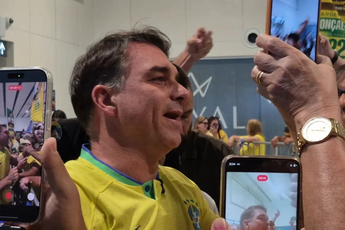 Flávio aciona TSE contra alegação de que é contra reajuste do Bolsa Família