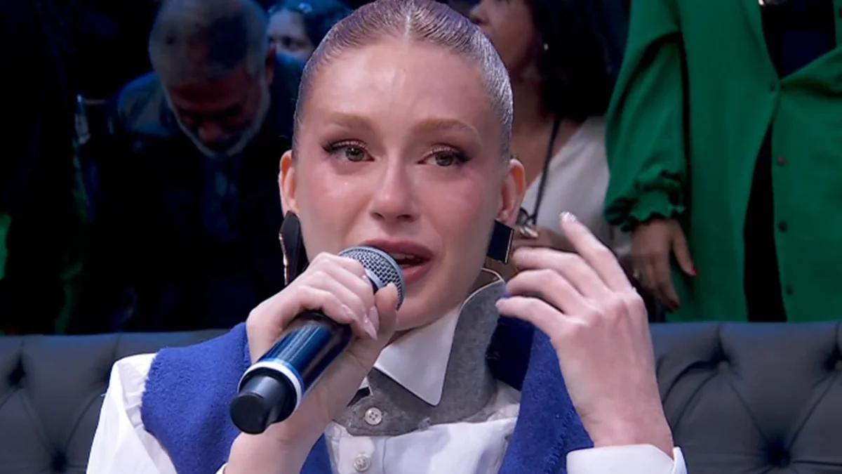 Vídeo: Marina Ruy Barbosa chora após homenagem dos sobrinhos ao vivo