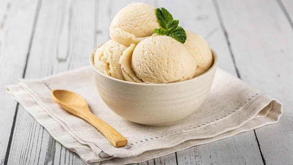 Dia do Sorvete: faça em casa versão fit que leva apenas banana congelada