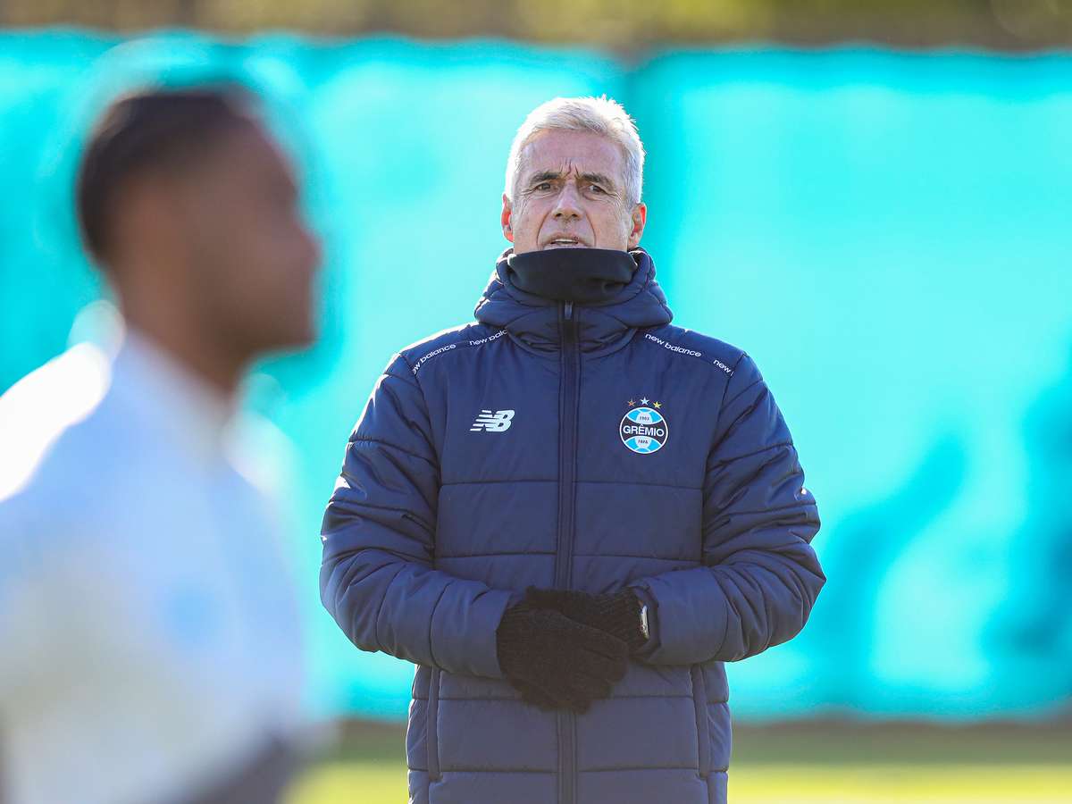 Grêmio anuncia saída de Luís Castro e nome lendário como substituto