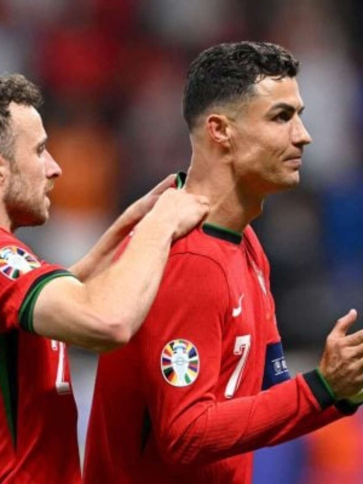 Cristiano Ronaldo pede banimento de torcedores por gritos sobre Diogo Jota