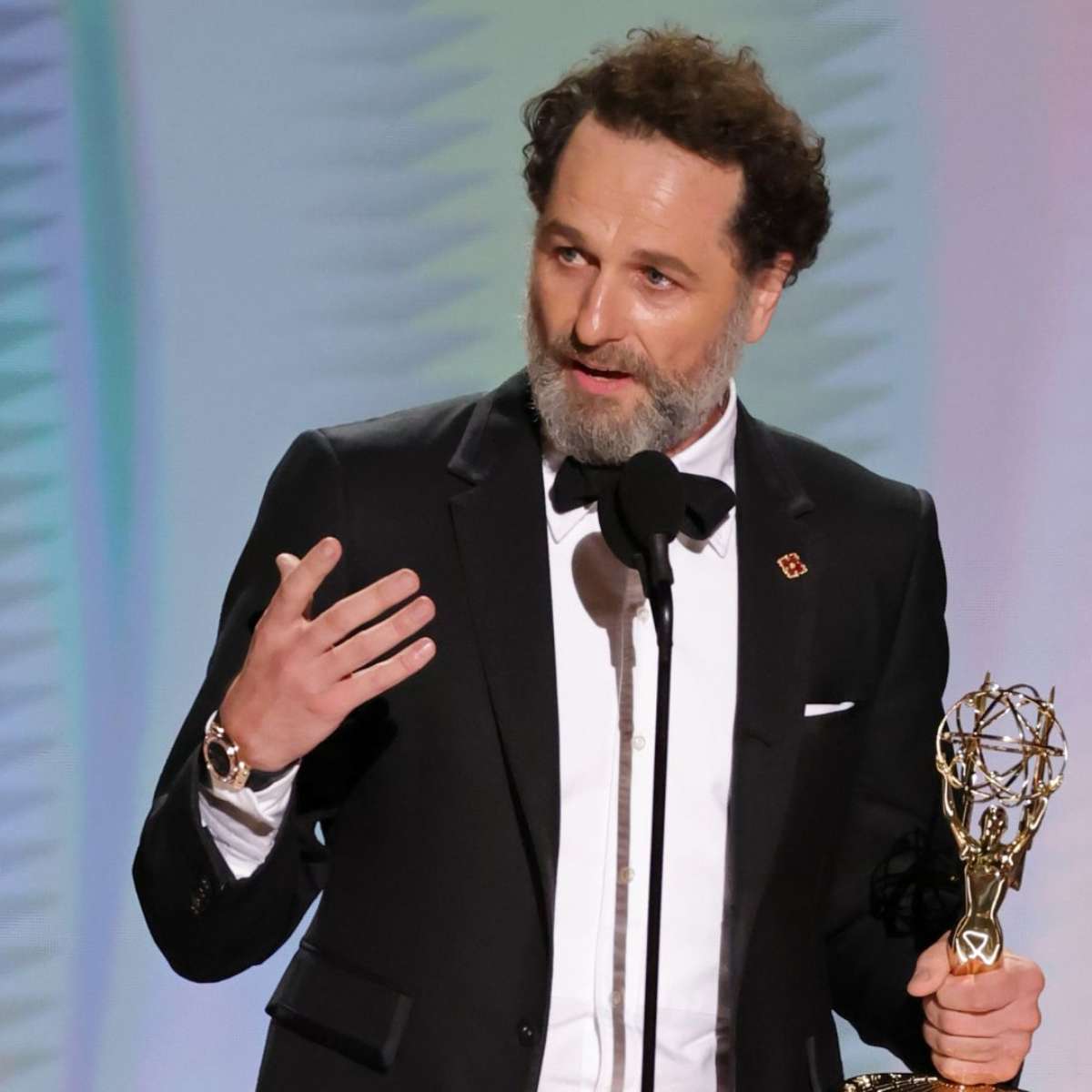 Matthew Rhys faz história no Emmy ao vencer dois prêmios de atuação na mesma noite