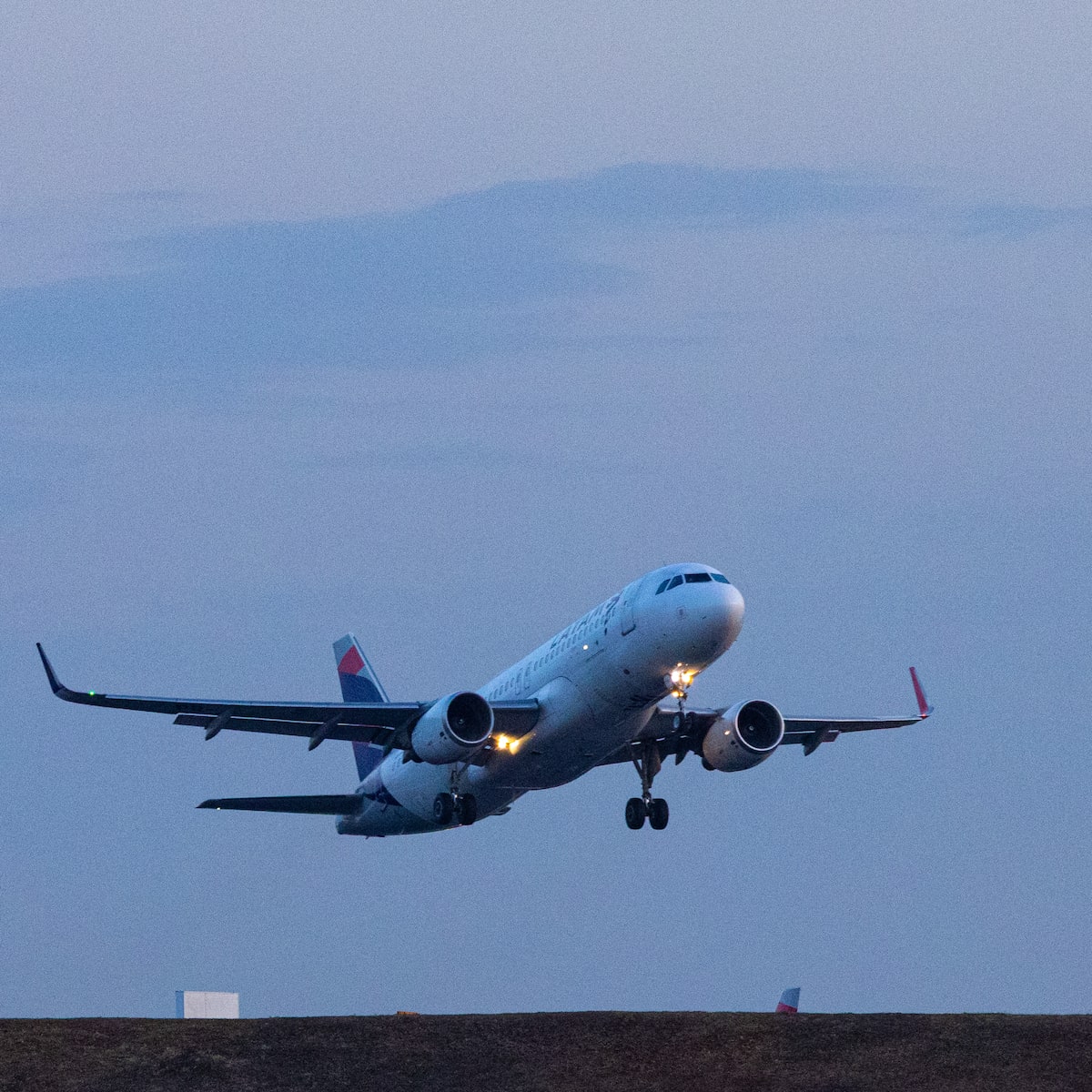 Punição inédita da Anac: homem é proibido de voar por 6 meses após expor órgão sexual em avião