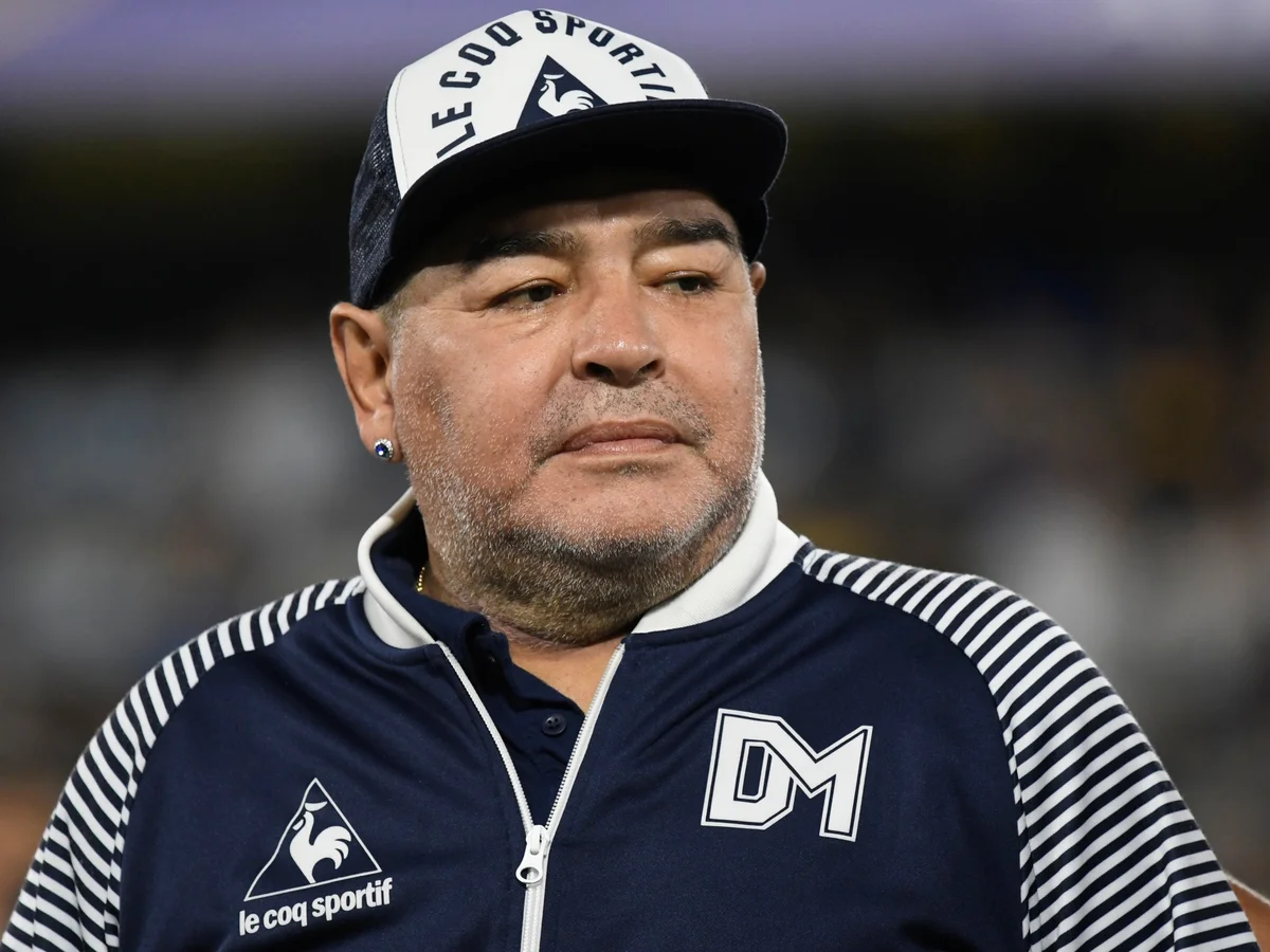 Caso Maradona: ídolo teve morte súbita e suspeita de Covid, diz perito