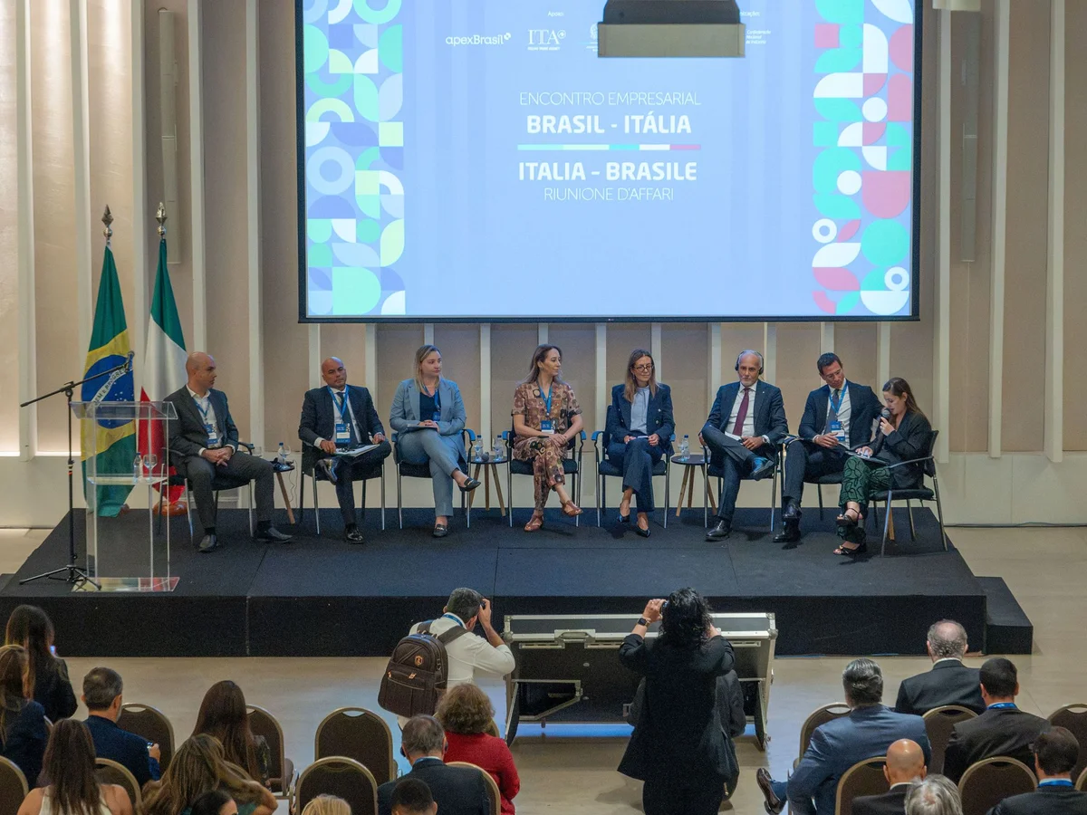Brasil e Itália discutem integração industrial durante encontro em Brasília