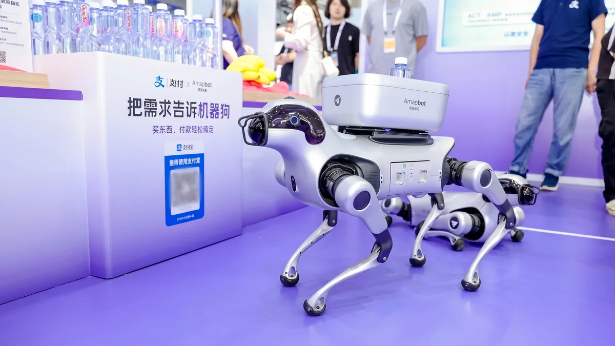 Imagem da matéria: China revela cachorro robô que vai ao mercado e faz compras por você