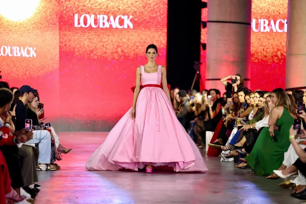 Mikaela Gomes desfila no Metrópoles Catwalk nesta quarta-feira (16/9)