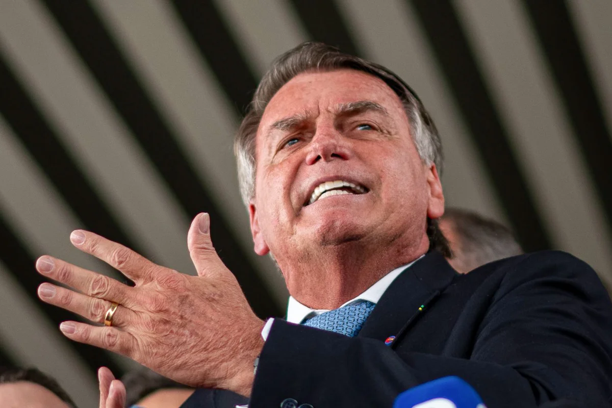 Defesa de Bolsonaro pede revisão de condenação com base em Caso Master