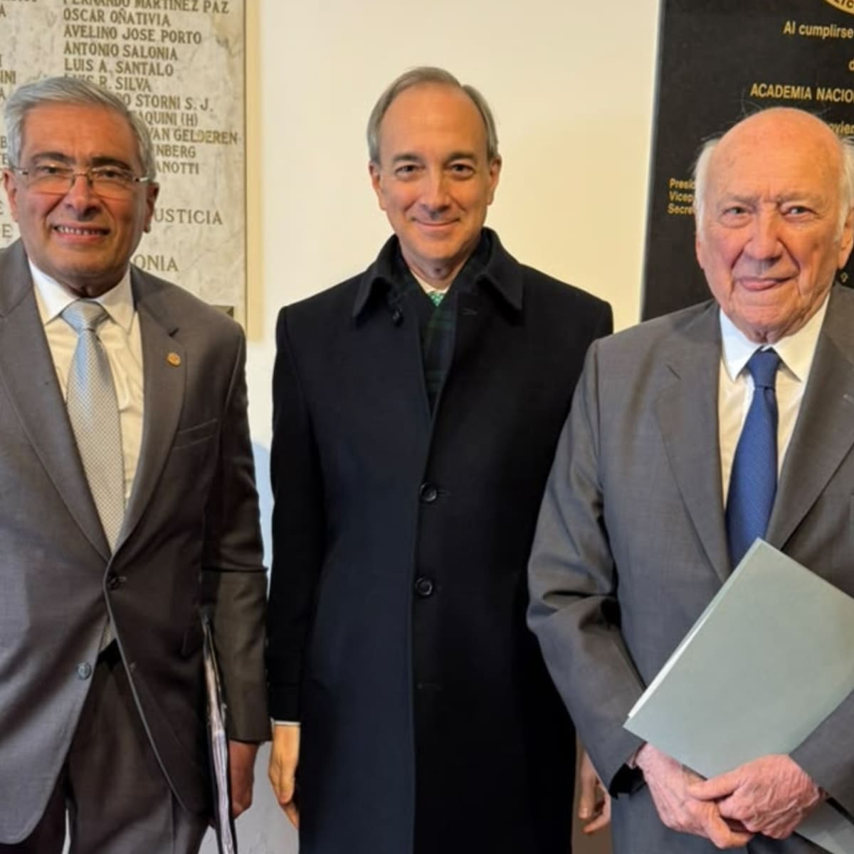 José María La Greca, el secretario Carlos Torrendel Alberto C. Taquini, en la jornada