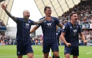 Jogadores do Milwall comemoram gol contra o West Ham