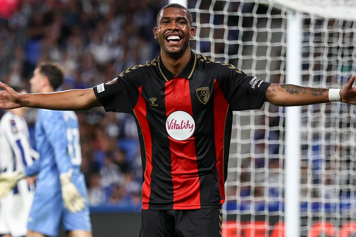 Bournemouth estreia em competições europeias com vitória e gol de Rayan