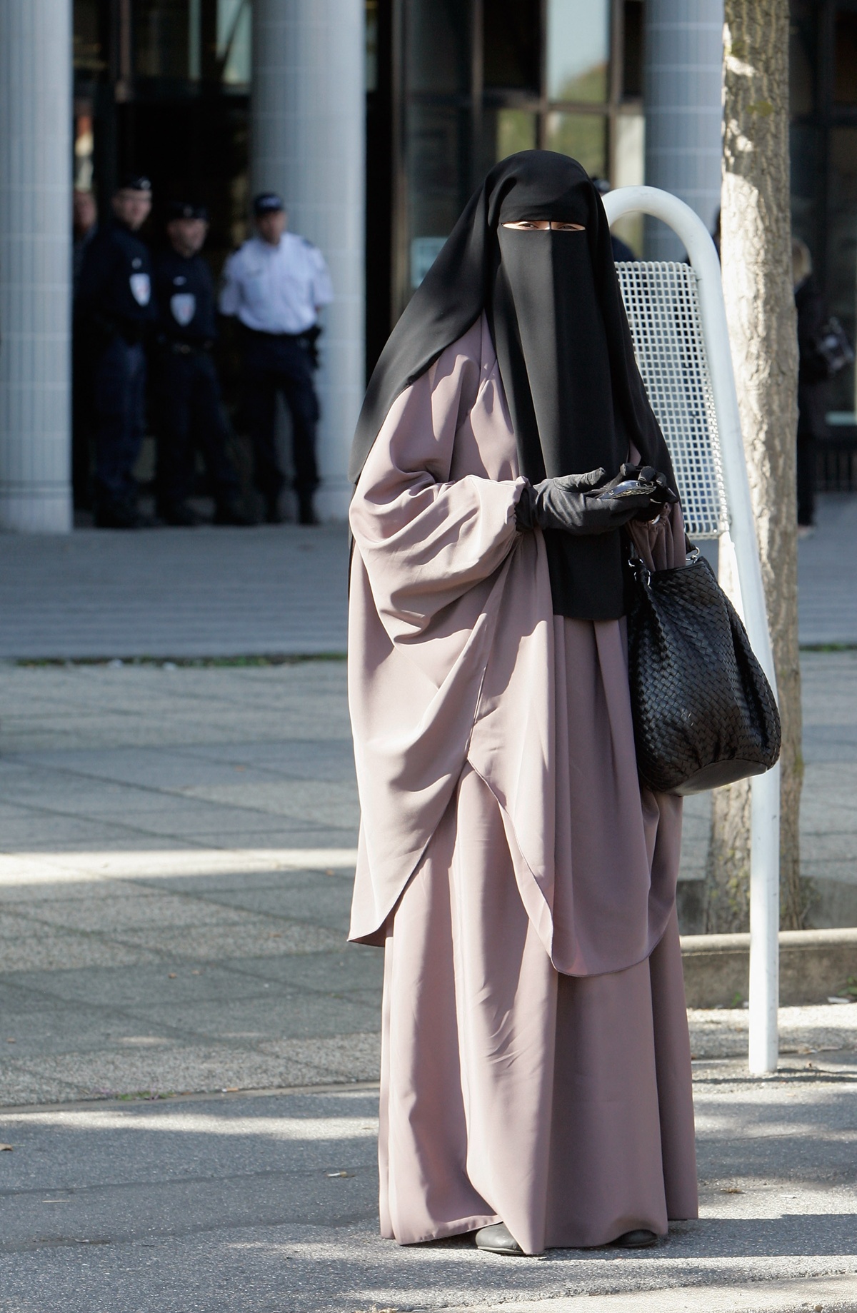 Burcas e niqabs são proibidos na Itália e em cidades da Espanha