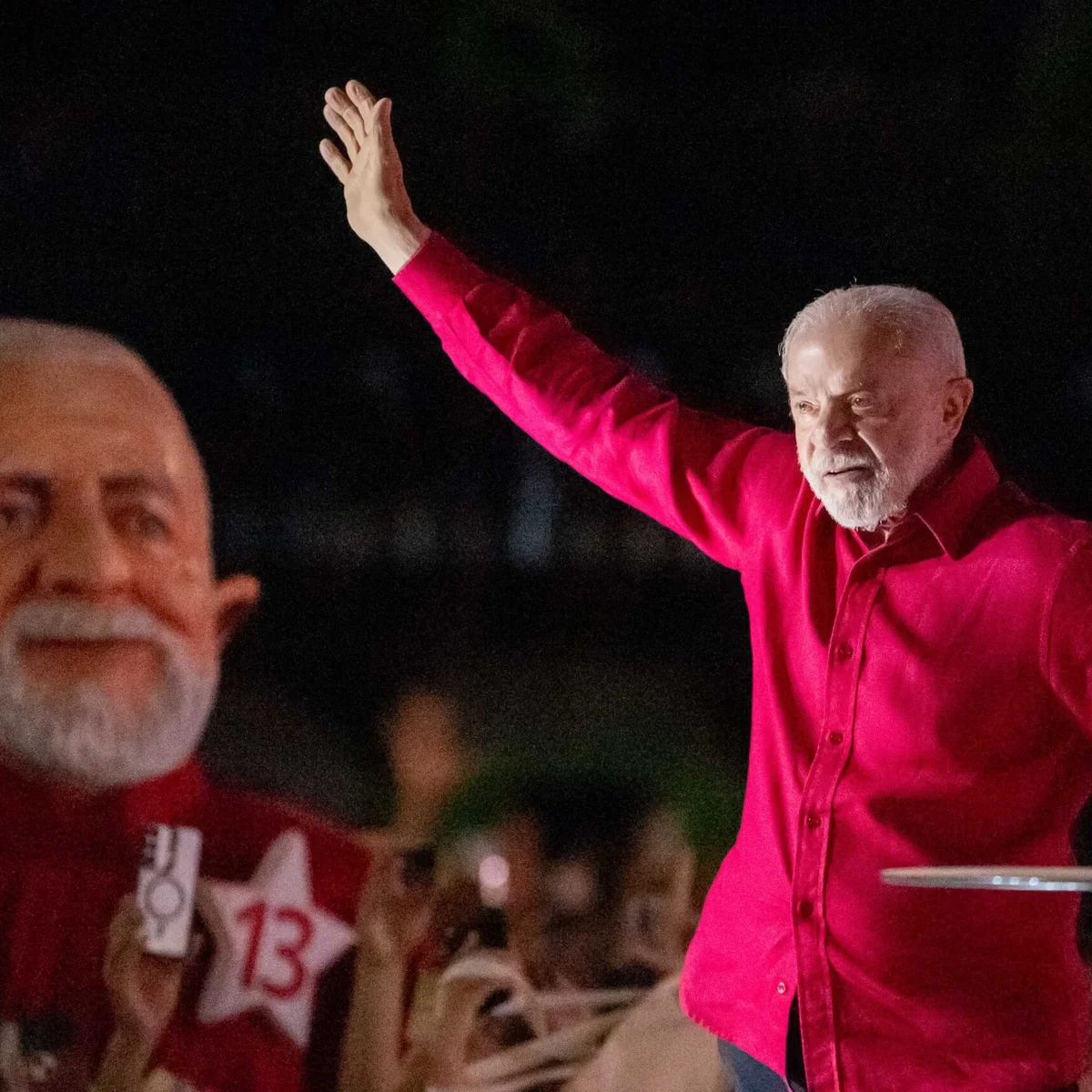 Lula diz que país não comporta político vira-lata que fica de 4 para os EUA