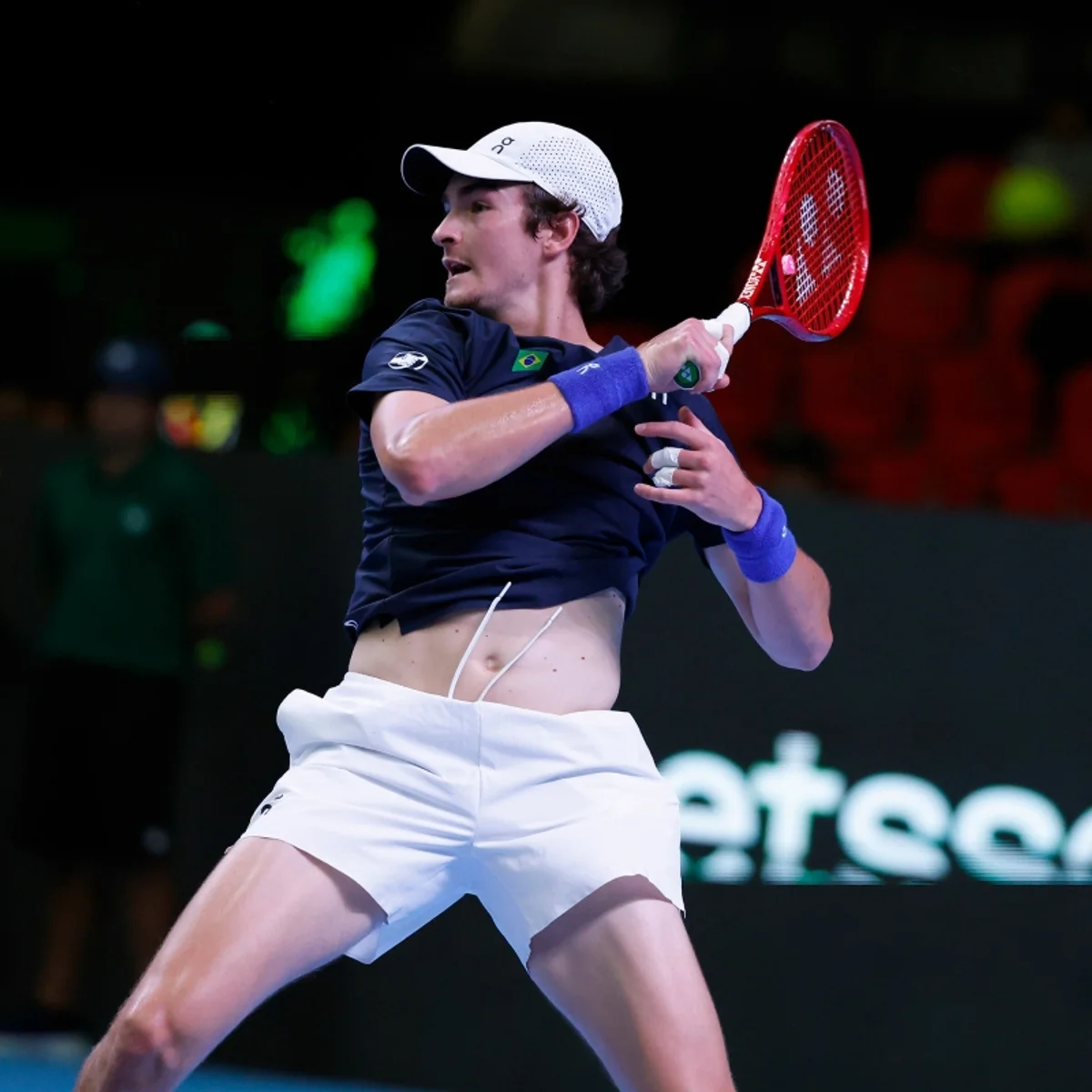 Copa Davis: João Fonseca vira contra Stricker e vence a primeira partida